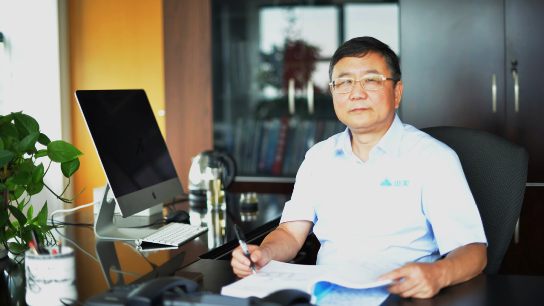 楊安民從業(yè)卅五周年系列報(bào)道--“三十五年磨一劍，山更美，業(yè)更精”專訪